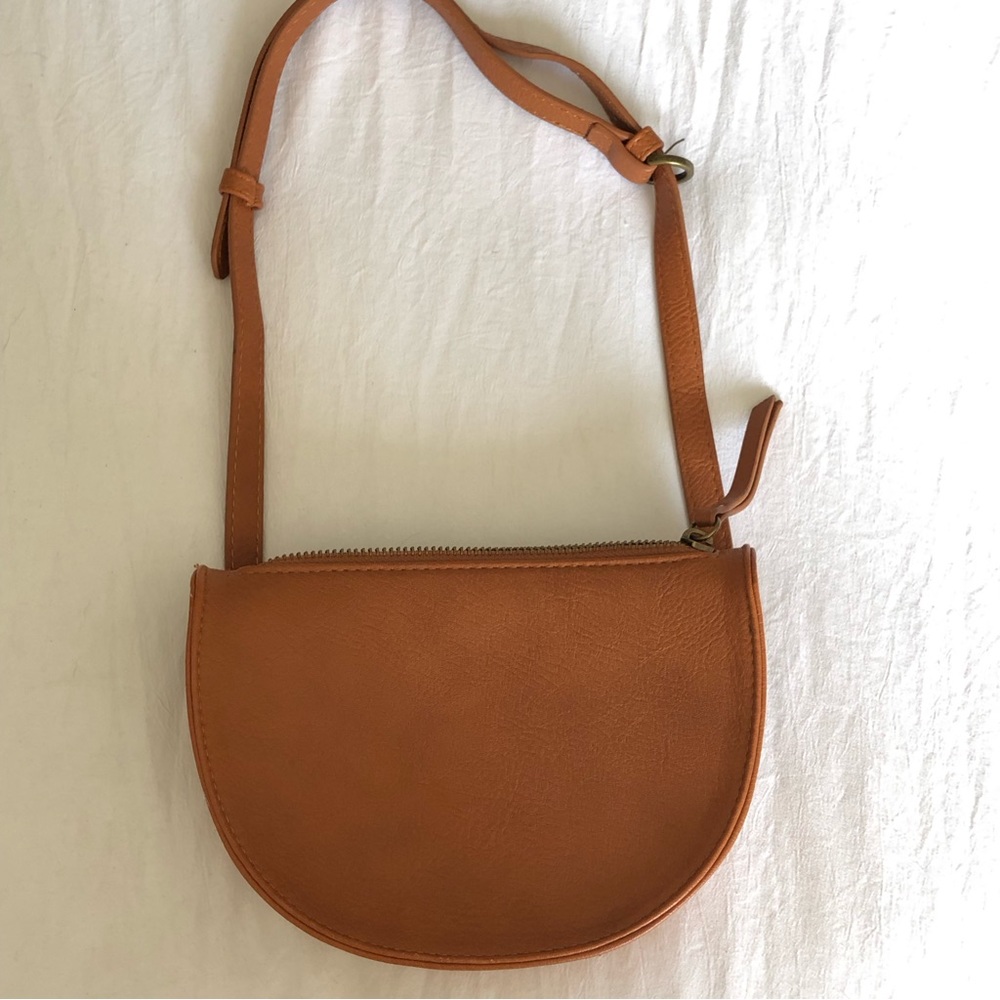 Crescent belt bag